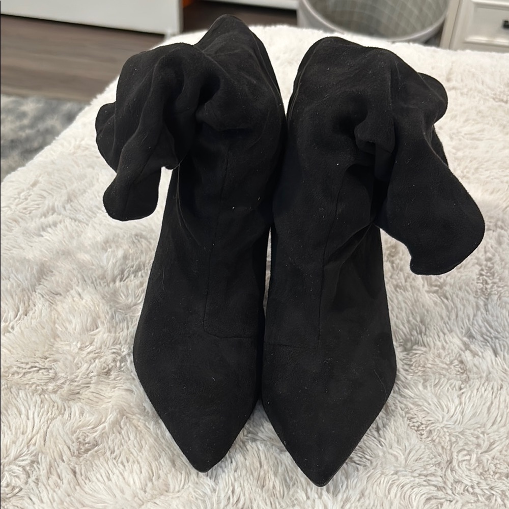 Sophisticated Black Heeled Boots with Bow Detail Never worn!!